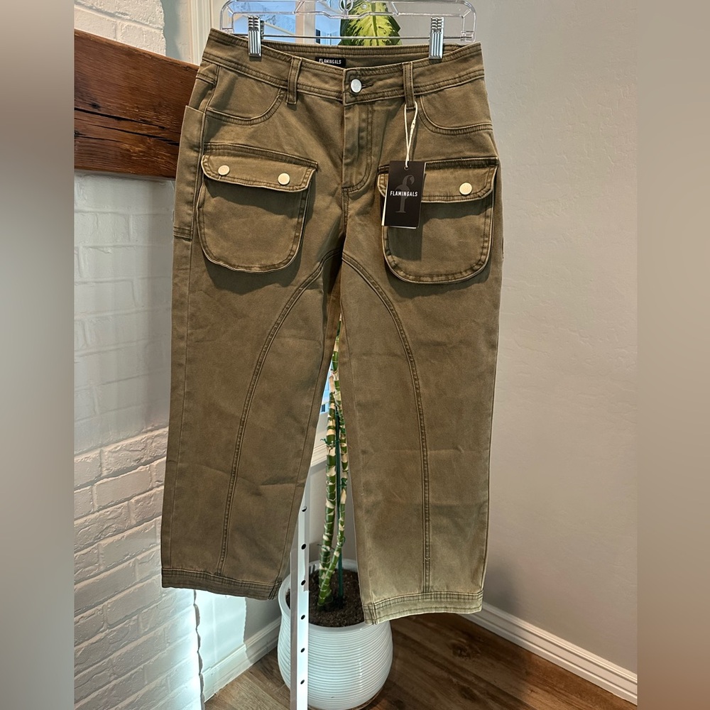 Flamingals Front Flap Pocket Mid Rise Straight Leg Crop Cargo Pants XL NWT - Picture 9 of 11